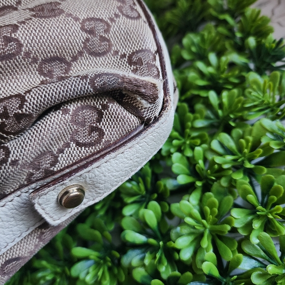 Gucci GG Canvas Medium Abbey Shoulder Bag - Picture 7 of 15